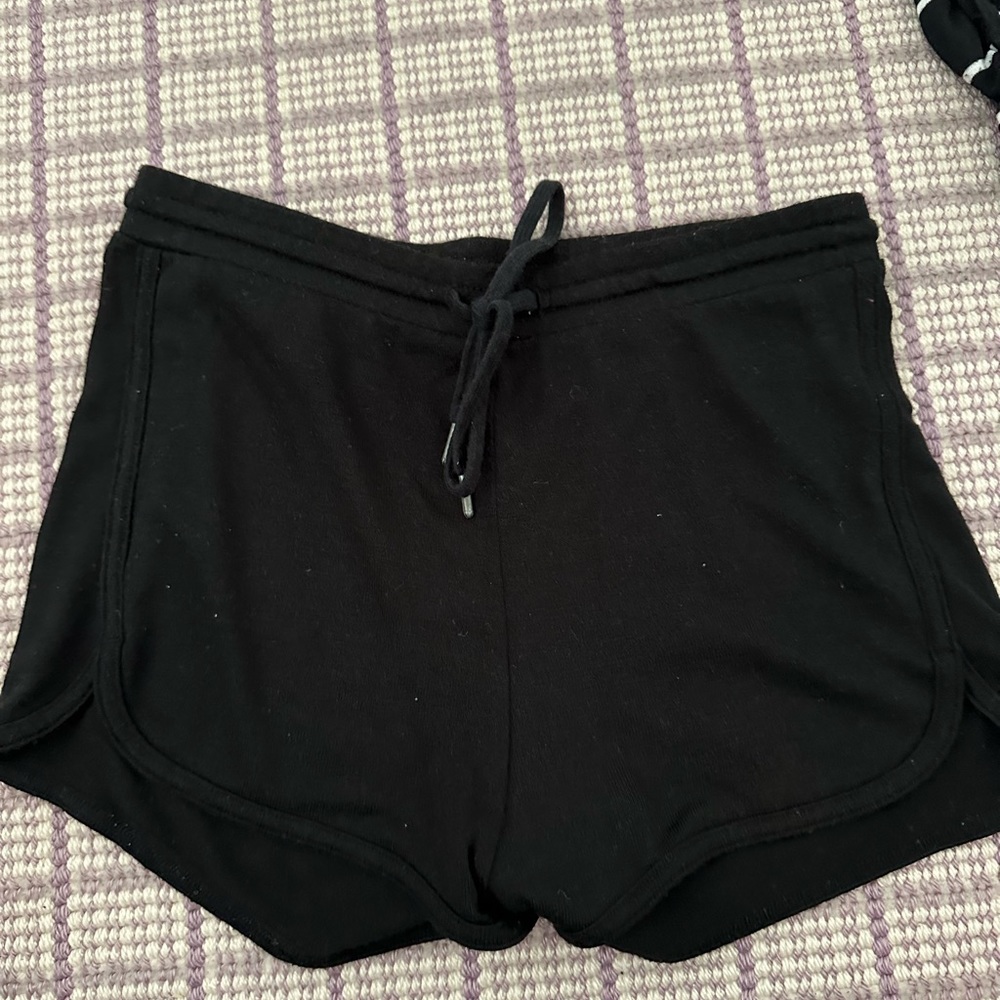 Aritzia Wilfred Free black shorts size small